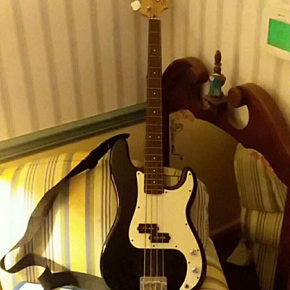 Squire 4 string bass